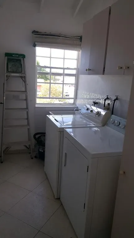 Worthing Beach Apartments 布里奇敦